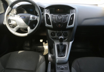 Подержанный автомобиль Ford Focus Sedan 2011 года (12 фото)