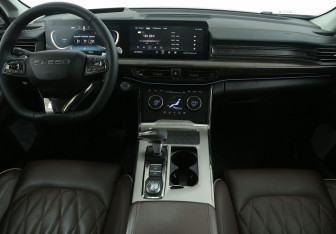 Подержанный автомобиль Exeed VX 2023 года (12 фото)