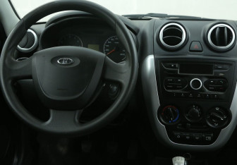 Подержанный автомобиль LADA (ВАЗ) Granta Liftback 2018 года (14 фото)