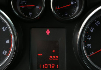 Подержанный автомобиль Opel Mokka 2014 года (17 фото)