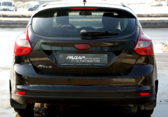Подержанный автомобиль Ford Focus Hatchback 2011 года (5 фото)