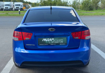 Подержанный автомобиль Kia Cerato Sedan 2010 года (8 фото)