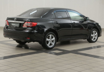 Подержанный автомобиль Toyota Corolla Sedan 2012 года (4 фото)