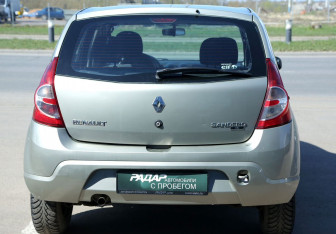 Подержанный автомобиль Renault Sandero 2012 года (5 фото)