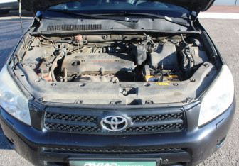 Подержанный автомобиль Toyota RAV4 2007 года (13 фото)