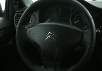 Подержанный автомобиль Citroen C-Elysee 2013 года (16 фото)