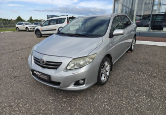 Подержанный автомобиль Toyota Corolla Sedan 2006 года (3 фото)