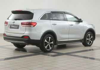 Подержанный автомобиль Kia Sorento 2017 года (4 фото)