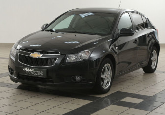 Подержанный автомобиль Chevrolet Cruze Hatchback 2012 года (8 фото)