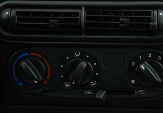 Подержанный автомобиль Chevrolet Niva 2011 года (13 фото)