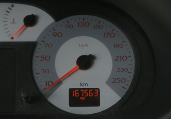 Подержанный автомобиль Renault Symbol 2006 года (17 фото)