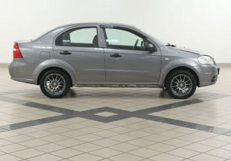 Подержанный автомобиль Chevrolet Aveo Sedan 2010 года (5 фото)