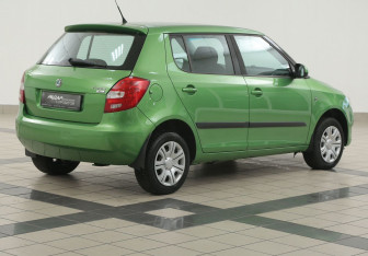 Подержанный автомобиль Skoda Fabia Hatchback 2011 года (4 фото)