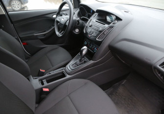 Подержанный автомобиль Ford Focus Hatchback 2017 года (9 фото)