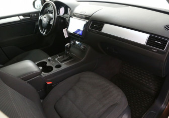 Подержанный автомобиль Volkswagen Touareg 2013 года (6 фото)