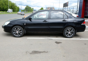 Подержанный автомобиль Mitsubishi Lancer Sedan 2007 года (8 фото)
