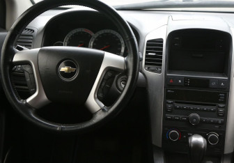 Подержанный автомобиль Chevrolet Captiva 2009 года (14 фото)