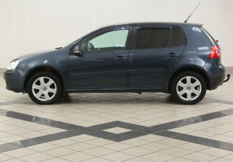Подержанный автомобиль Volkswagen Golf Hatchback 2007 года (7 фото)