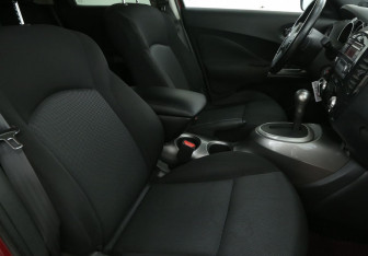 Подержанный автомобиль Nissan Juke 2012 года (10 фото)