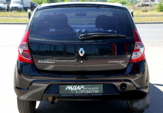 Подержанный автомобиль Renault Sandero 2012 года (5 фото)