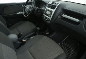 Подержанный автомобиль Kia Sportage 2010 года (9 фото)