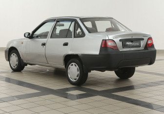 Подержанный автомобиль Daewoo Nexia Sedan 2010 года (2 фото)
