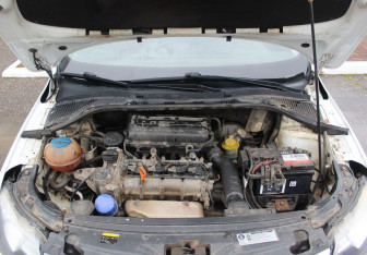 Подержанный автомобиль Skoda Rapid Liftback 2015 года (14 фото)