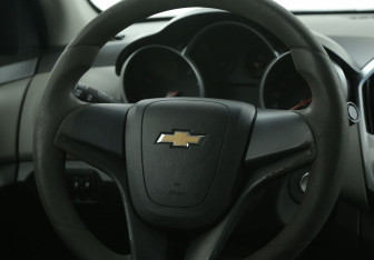Подержанный автомобиль Chevrolet Cruze Sedan 2015 года (16 фото)