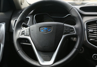 Подержанный автомобиль Geely Emgrand X7 2019 года (16 фото)