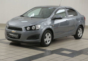 Подержанный автомобиль Chevrolet Aveo Sedan 2013 года (8 фото)