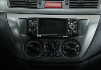 Подержанный автомобиль Mitsubishi Lancer Sedan 2006 года (13 фото)