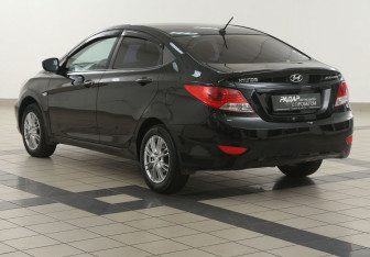 Подержанный автомобиль Hyundai Solaris Sedan 2013 года (2 фото)