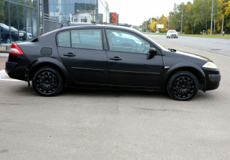 Подержанный автомобиль Renault Megane Sedan 2008 года (7 фото)