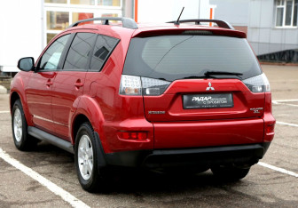 Подержанный автомобиль Mitsubishi Outlander 2011 года (4 фото)