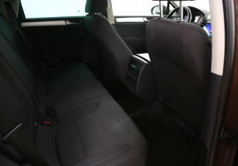 Подержанный автомобиль Volkswagen Touareg 2013 года (8 фото)