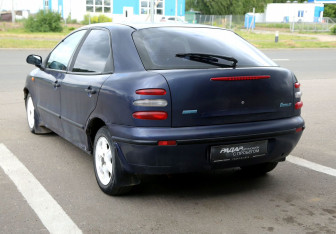 Подержанный автомобиль Fiat Brava 2001 года (4 фото)