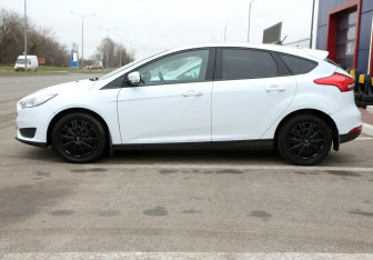 Подержанный автомобиль Ford Focus Hatchback 2017 года (8 фото)