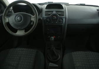 Подержанный автомобиль Renault Megane Wagon 2006 года (12 фото)