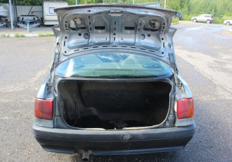 Подержанный автомобиль Audi 80 Sedan 1990 года (15 фото)