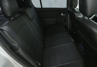 Подержанный автомобиль Renault Sandero 2014 года (11 фото)