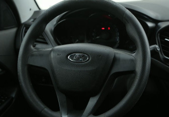 Подержанный автомобиль LADA (ВАЗ) Vesta Sedan 2017 года (16 фото)