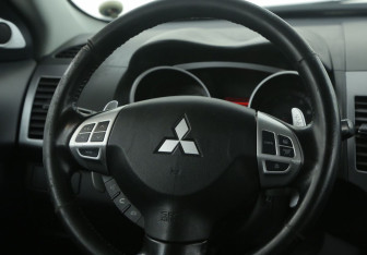 Подержанный автомобиль Mitsubishi Outlander 2008 года (16 фото)