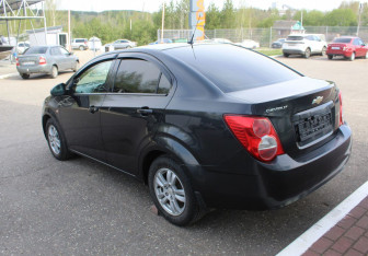 Подержанный автомобиль Chevrolet Aveo Sedan 2013 года (5 фото)