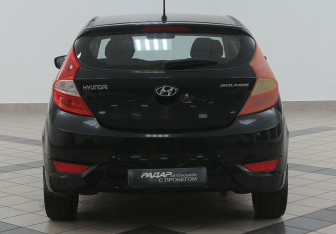 Подержанный автомобиль Hyundai Solaris Hatchback 2011 года (2 фото)