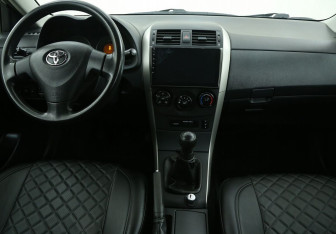 Подержанный автомобиль Toyota Corolla Sedan 2008 года (12 фото)