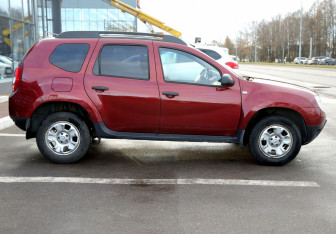 Подержанный автомобиль Renault Duster 2012 года (7 фото)