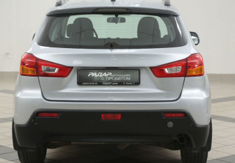 Подержанный автомобиль Mitsubishi ASX 2011 года (3 фото)