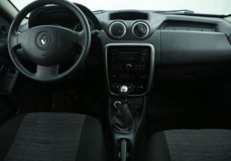 Подержанный автомобиль Renault Duster 2015 года (12 фото)