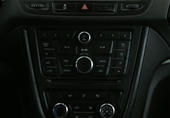 Подержанный автомобиль Opel Mokka 2014 года (13 фото)