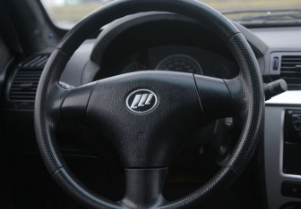 Подержанный автомобиль Lifan Breez (520) Sedan 2008 года (16 фото)